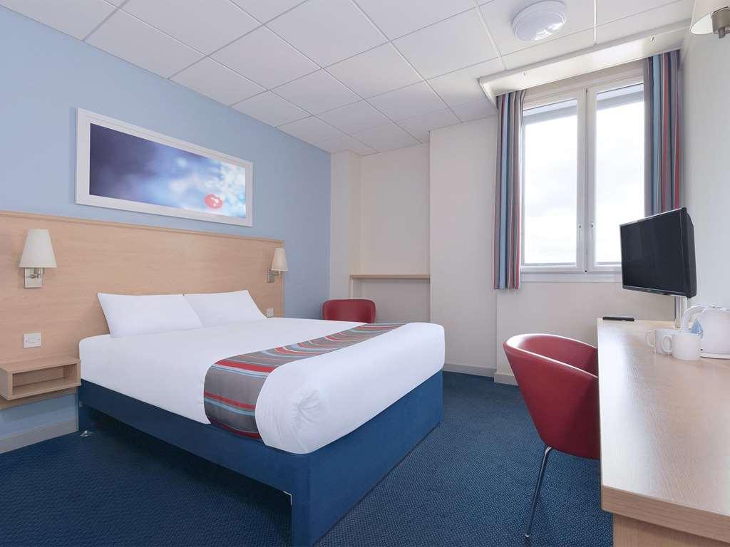 Travelodge Cambridge Fourwentways Room photo